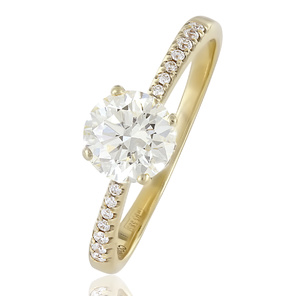 Помолвочное кольцо в желтом золоте с центральным бриллиантом 1 карат круглой огранки и россыпью на бриллиантов на кольце